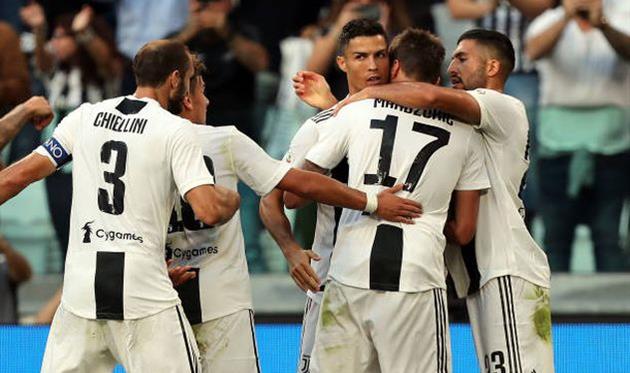 Ювентус празднует забитый мяч в ворота Наполи, Getty Images