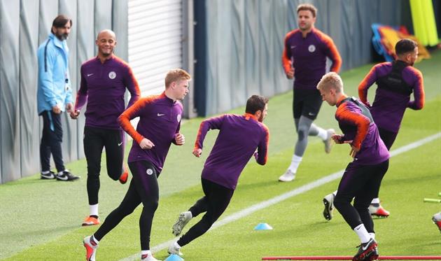 Кевин Де Брюйне тренируется с партнерами, Twitter Манчестер Сити