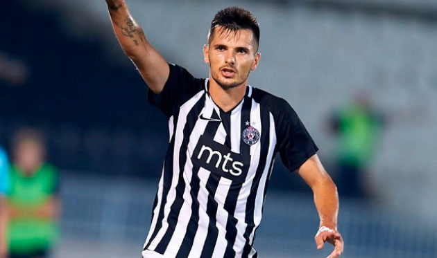 Необычный розыгрыш штрафного с бильярдным ударом от Партизана