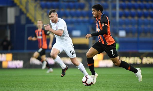 Тайсон против Силаса, ФК Шахтер