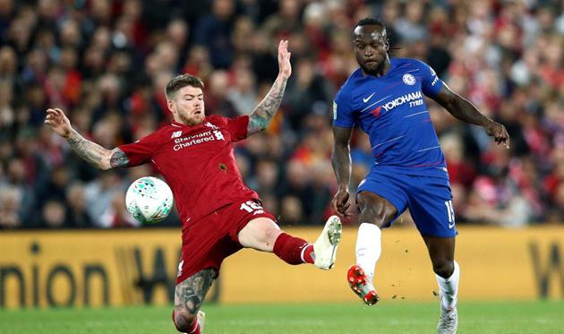 Морено (слева) против Мозеса, getty images