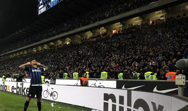 Мауро Икарди и фанаты Интера, twitter.com/Inter