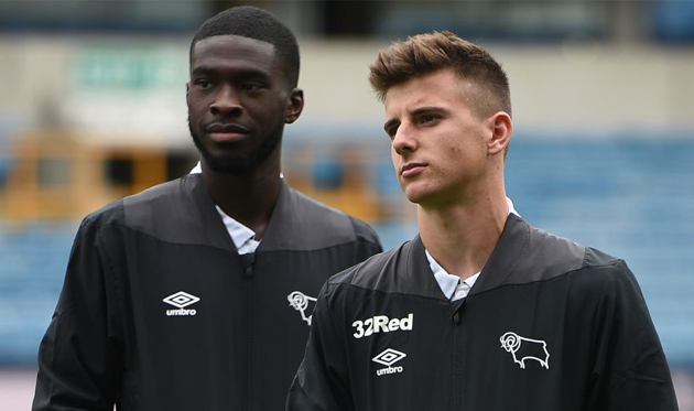 Фикайо Томори и Мейсон Маунт, dcfc.co.uk