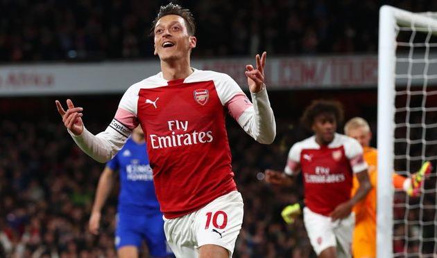 Озил, twitter.com/arsenal