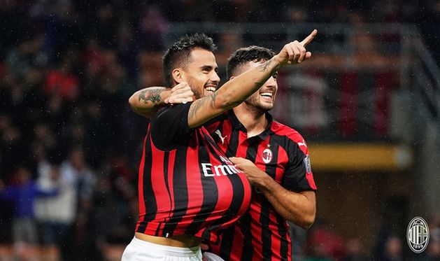 кутроне поздравляет сусо с забитым голом, twitter.com/acmilan