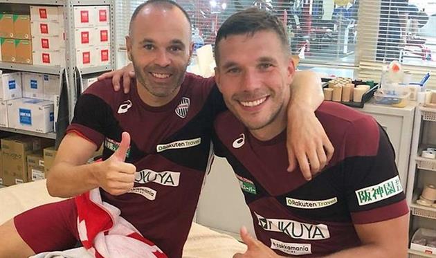 Идеальный ассист Иньесты черпачком под кунг-фу удар Подольски