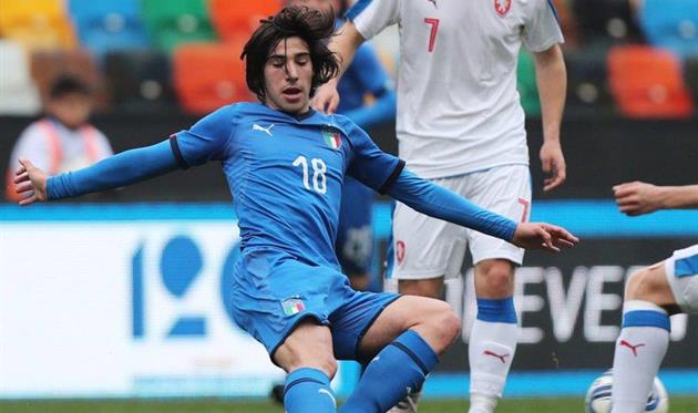 Манчини вызвал в сборную 18-летнего Тонали из Серии Б