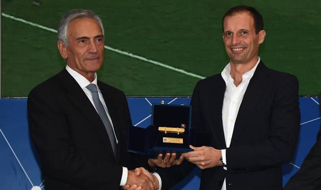 Массимилиано Аллегри получает награду, Getty Images