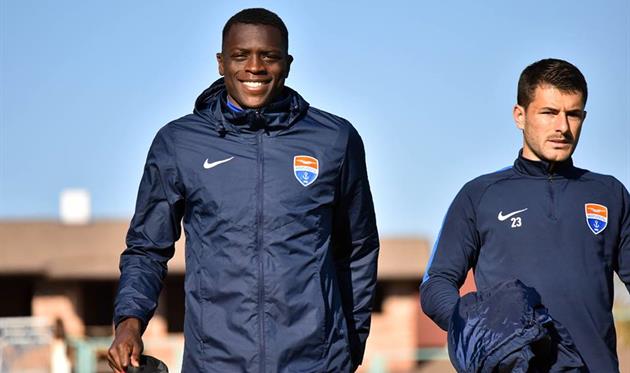 Джойским Дава (слева), ФК Мариуполь