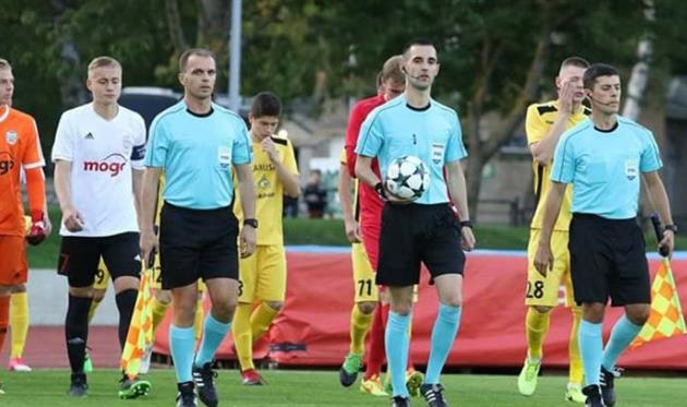 Генц Нуза (по центру)