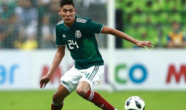 Мексиканский защитник разочарован, что не сыграет против Месси