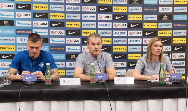 Мартин Шкртел (слева), futbalsfz.sk