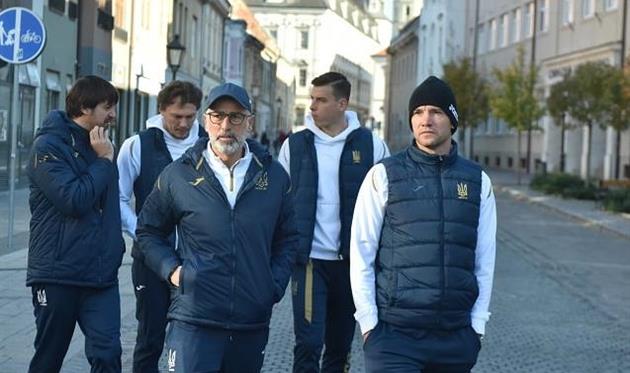 Андрей Шевченко раздумывает, фото ФФУ