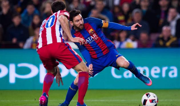Хуанфран защищается против Месси, getty images