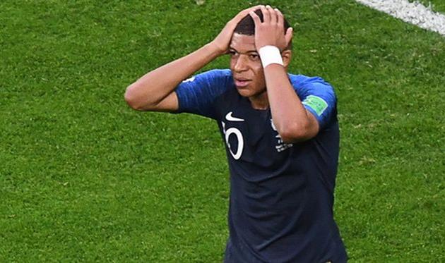 килиан мбаппе упустил два голевых момента, getty images