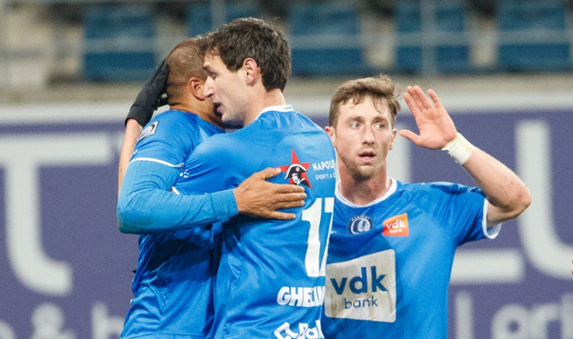 Яремчук благодарит товарища по команде за пас, twitter.com/KAAGent