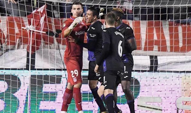 Андрей Лунин после отбитого пенальти, twitter.com/CDLeganes