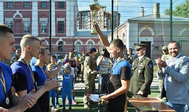 ФФУ привітала військовослужбовців з днем збройних сил України