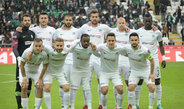 Евгений Опанасенко (второй ряд, второй справа), twitter.com/konyaspor