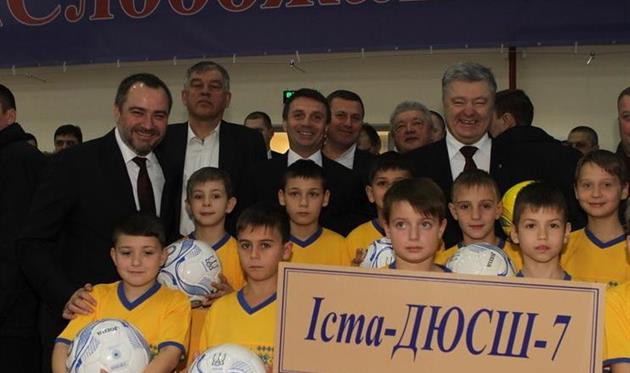 Порошенко і Павелко відкрили новий спортивний комплекс на Дніпропетровщині