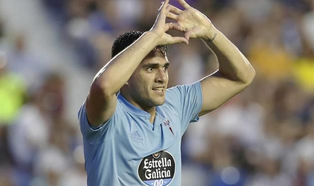 Макси Гомес может заменить Луиса Суареса в Барселоне