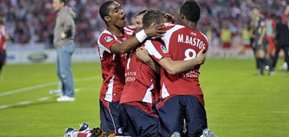 Радость - одна на всех. Точнее одна на весь Лилль, фото rclens.fr