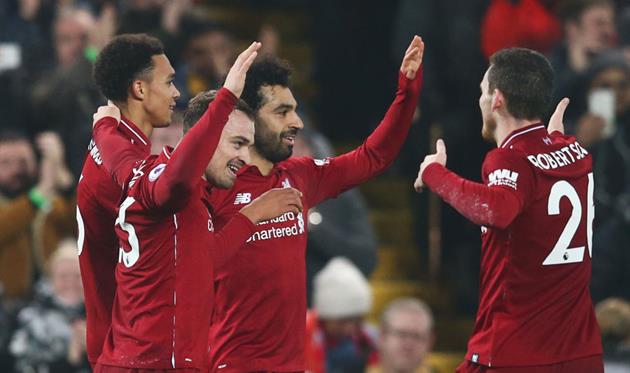 Игроки Ливерпуля празднуют гол, getty images