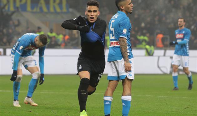 Мартинес празднует гол, getty images