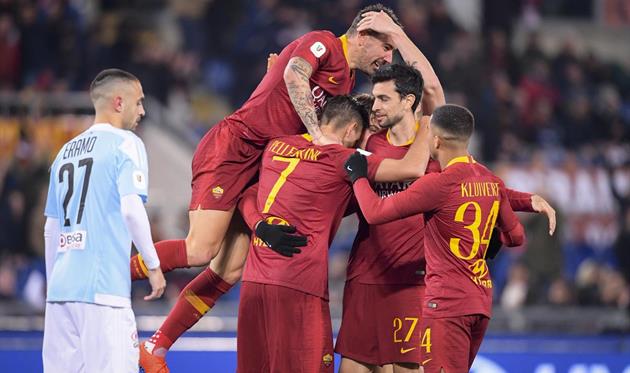 игроки Ромы, фото: twitter.com/OfficialASRoma