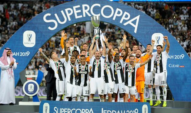 Ювентус празднует победу в Суперкубке, getty images