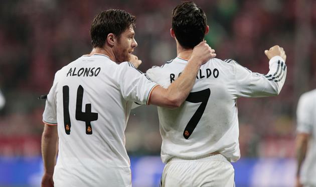 ХАБИ АЛОНСО (СЛЕВА) И КРИШТИАНУ РОНАЛДУ, GETTY IMAGES