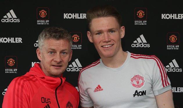 Оле-Гуннар Солскьяер и Скотт Мактоминей, фото ФК Манчестер Юнайтед
