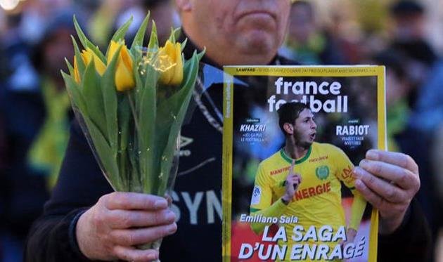 Полиция начала прибрежный поиск останков самолета, на котором пропал Сала