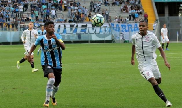 ТЕТЕ (СЛЕВА), ФОТО ФК ГРЕМИО