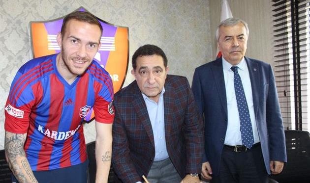 Десна не может договориться с Кравченко, игрок хочет в Турцию