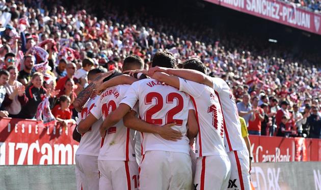 Игроки Севильи, twitter.com/SevillaFC_ENG