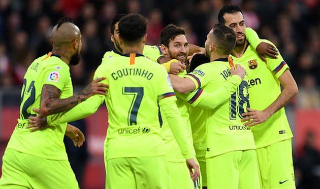 игроки барселоны отмечают взятие ворот, getty images