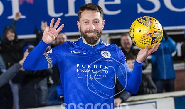 Добби — Король Юга: 36-летний шотландец отметился пятым хет-триком за сезон