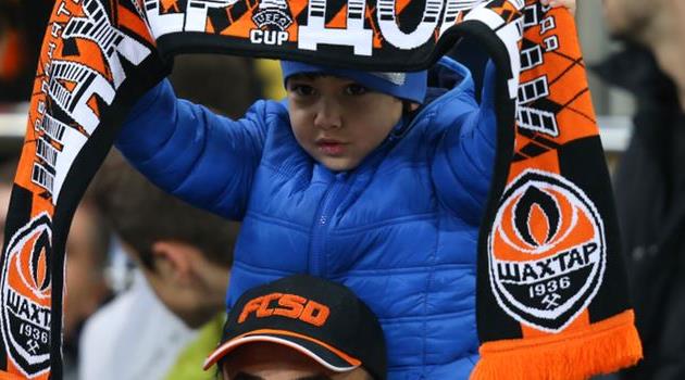 Три фаната Шахтера подверглись нападению в Германии