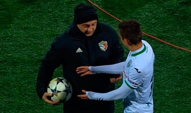 Представитель Ворсклы не давал Шведу забрать мяч, которым тот сделал хет-трик