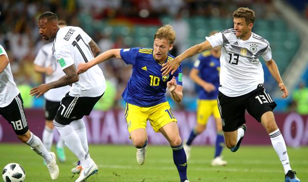 Боатенг (слева) и Мюллер (справа), Getty Images 