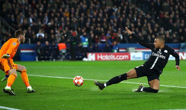 Килиан Мбаппе (справа), getty images