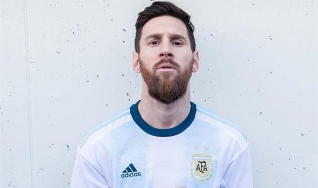 Лионель Месси в новой форме, фото twitter.com/Argentina
