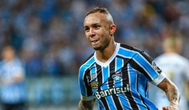 Эвертон Соарес, planetfootball.com