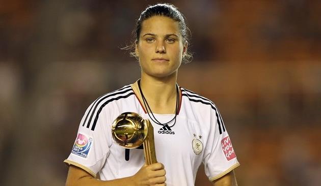 Дженнифер Марожан, kicker