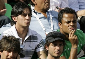 Аквилани с Мансини наслаждаются игрой Роже Федерера (Рим), фото AP 