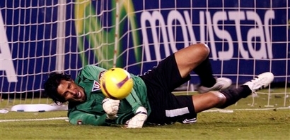 Севальос отражает единственный пенальти, фото АР