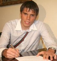 Вукоевич подписывает контракт, fcdynamo.kiev.ua