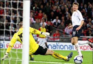 Джеррард забивает второй мяч