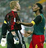 Ригобер Сонг (справа)